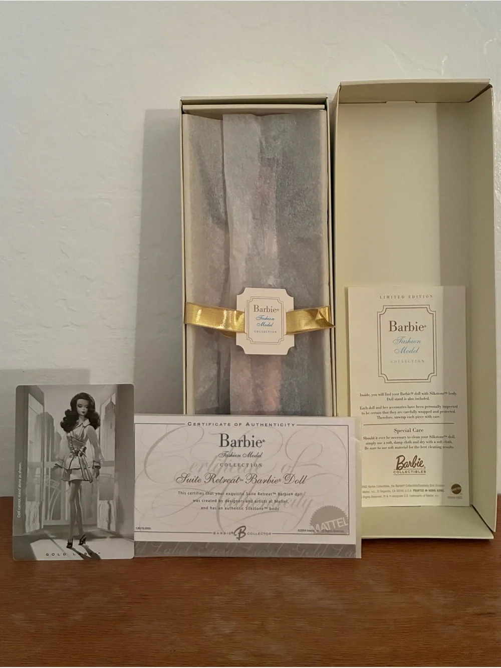 2004 Barbie Fashion Model Collection Suite Retreat Silkstone NRFB